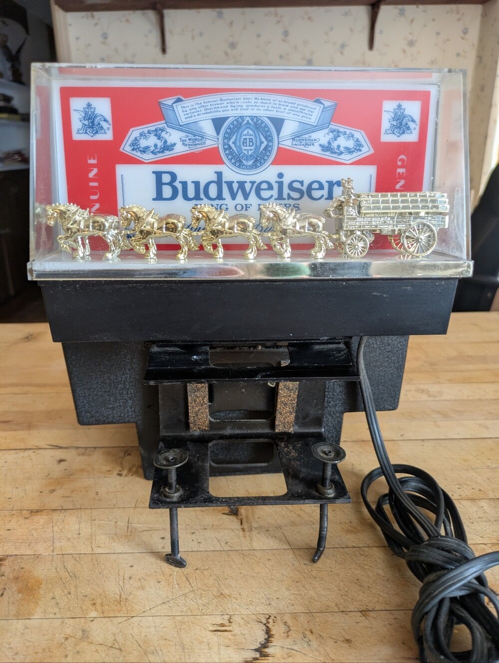 Vintage Budweiser King Of Beers Electric Light Up Sign.  Fastens To A Bar Table.